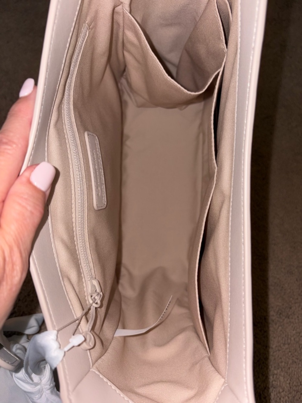 LARGE LULULEMON CLASSY SHOULDER BAG CASHEW FULL INCLUSION SHOP BAG, DUST BAG NWT - Picture 7 of 15